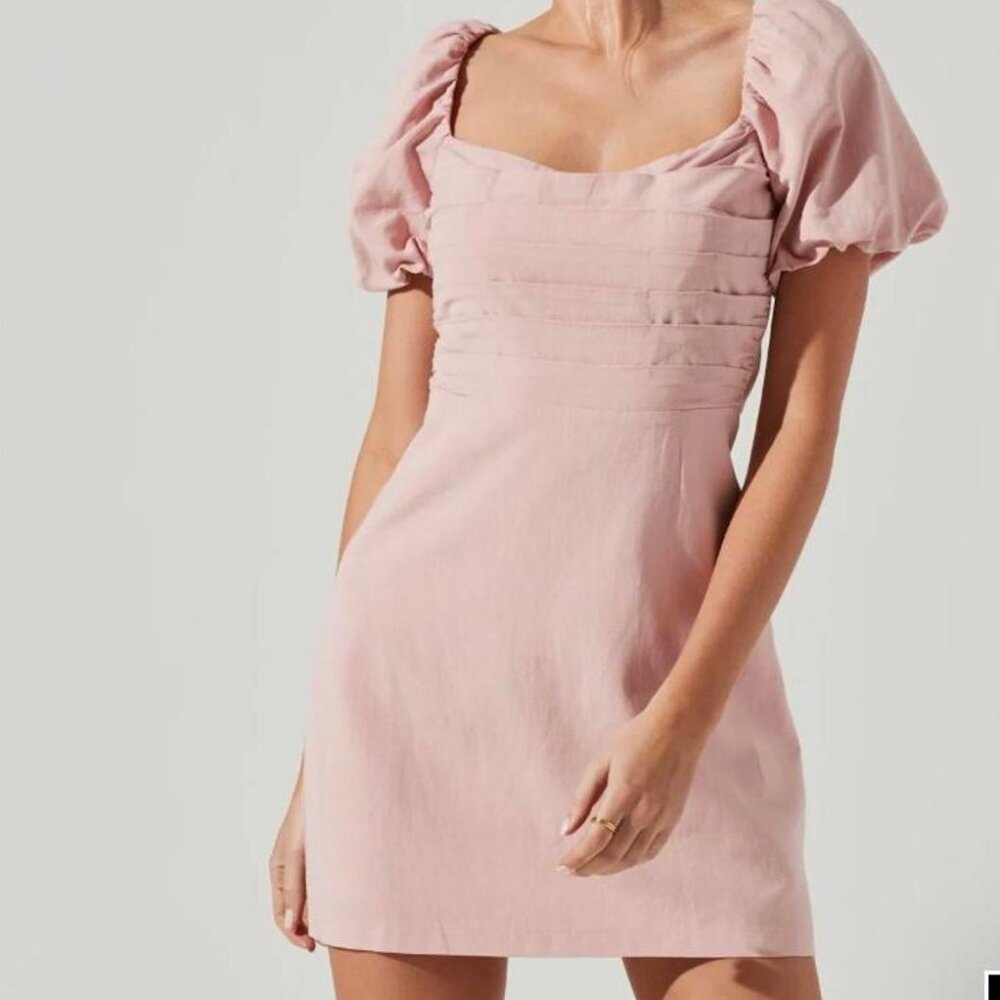 Astr Blush Puff Sleeve Mini Dress, size Medium NWOT